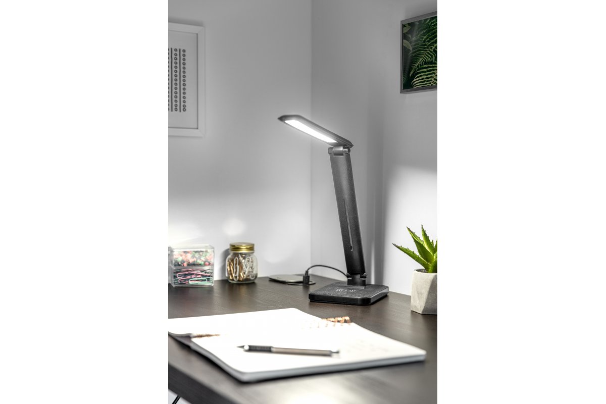 LED table lamp IZUKA, 6 W, 400 lm, CCT, inductive charging, USB